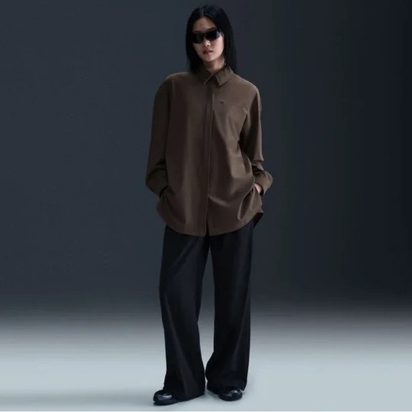 Nike 24.7 Women’s Dri-FIT Oversized Brown Button Down Shirt Size M New With Tag - Picture 2 of 6